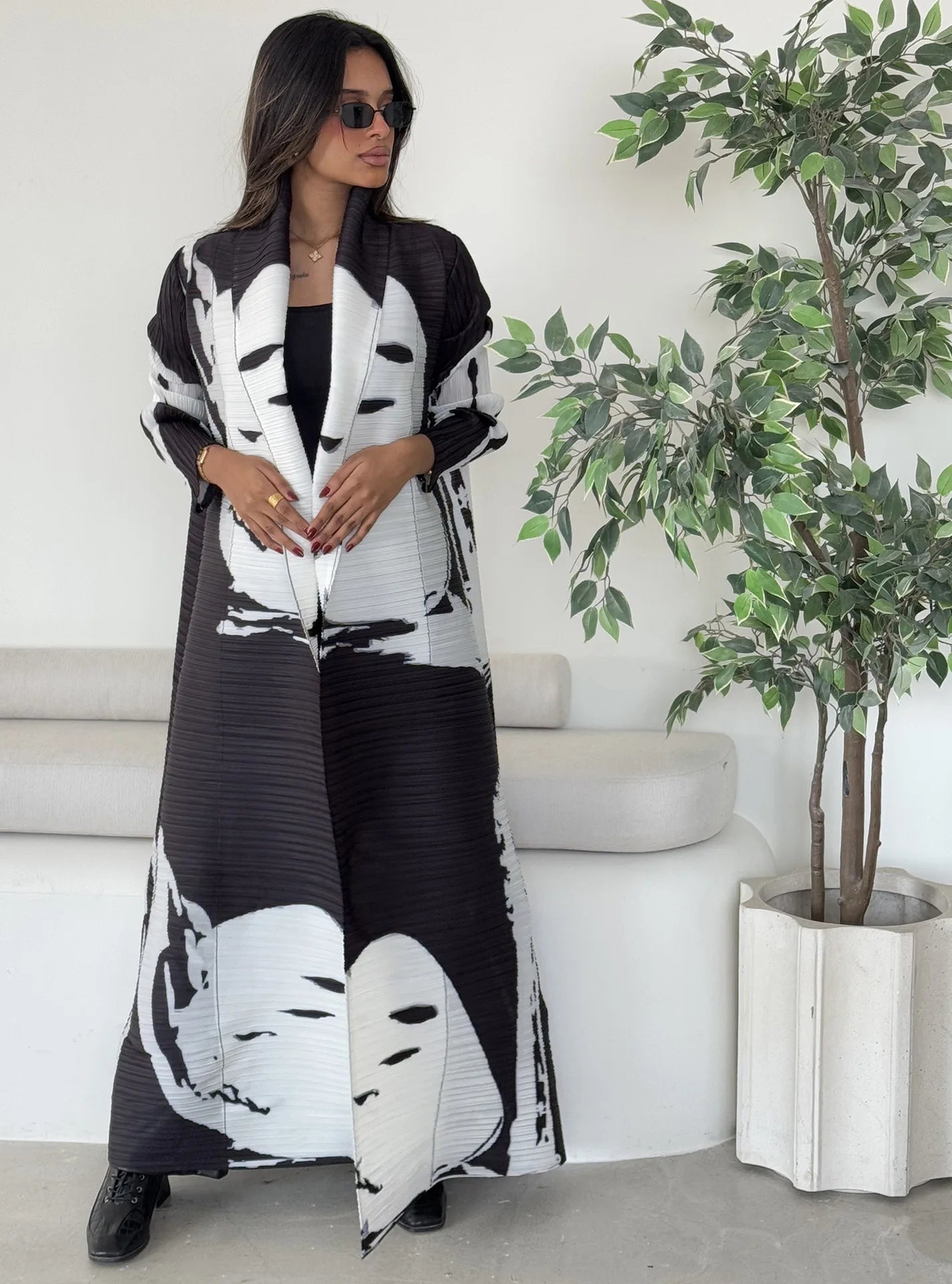 Women's Fold Miyake Pleated Abaya Long Sleeve Print Foldable Collar Robe Cardigan Coat New Winter Fashion Original Design 2024