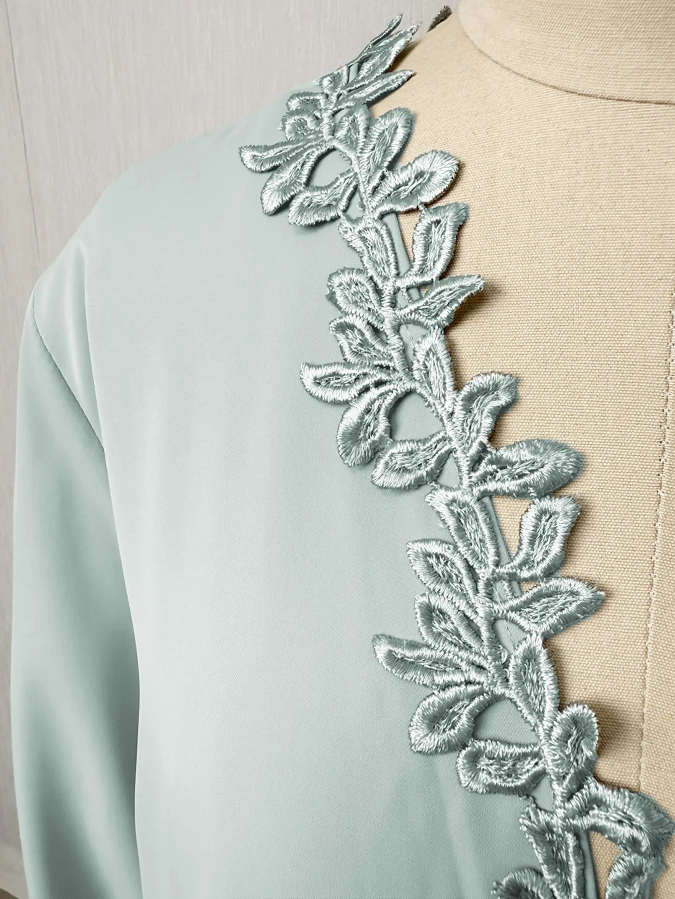 Dubai Elegant  Green Abaya for Muslim Women - Intricately Crafted with Multicolored Embroidery Piece in Islamic Modest Fashion